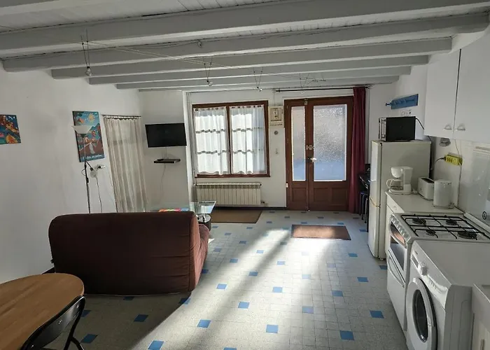 Maison de vacances: Escale du château de Promery 1389
